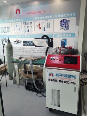 2KW 3 المرحلة آلة لحام الليزر المحمولة 15m IEC Power Robot