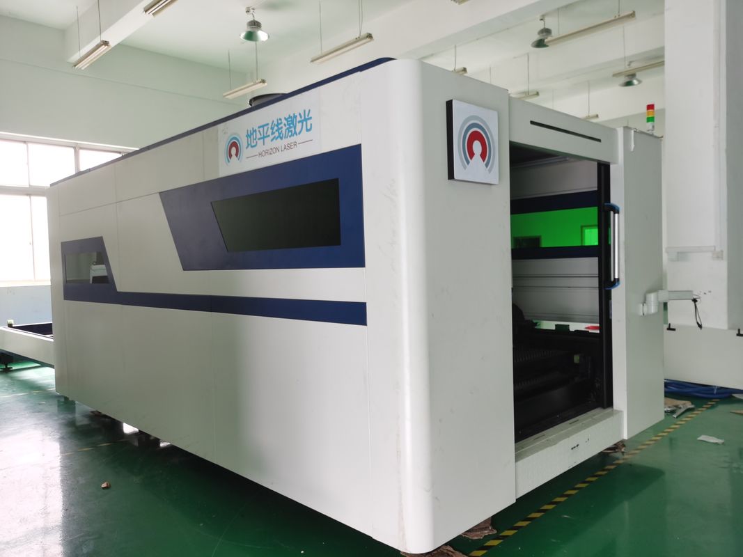 1500W 4000W CNC الألياف آلة القطع بالليزر IPG MAX 3015 طاولة التبادل مع غطاء