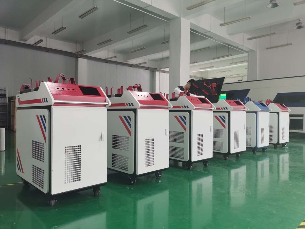 1080nm 1500W الألياف الليزر لحام تبريد المياه سوينغ لحام رأس
