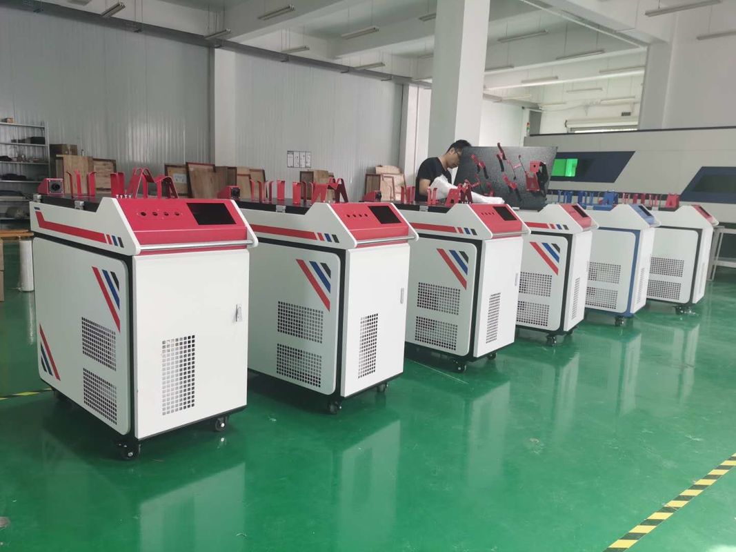 آلة اللحام بالليزر المحمولة 1000W 1080nm IPG MAX CW IEC60204