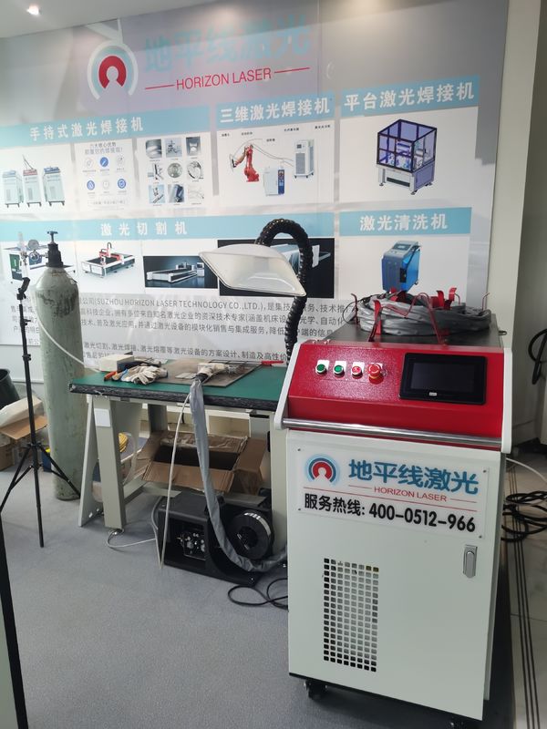 2KW 3 المرحلة آلة لحام الليزر المحمولة 15m IEC Power Robot