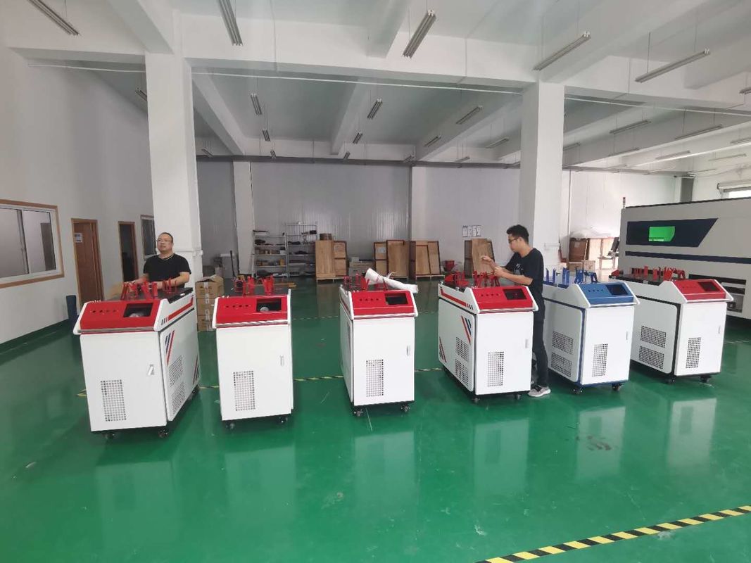 50HZ 6mm 1000w آلة لحام الليزر المحمولة وقت تقسيم الطاقة