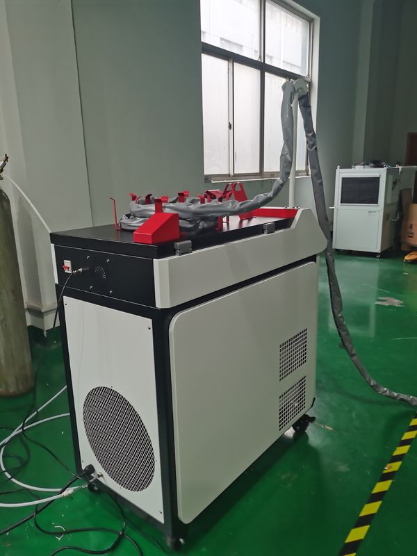 السلس التماس 8m 1000W آلة لحام محمولة 220 فولت للمواد المعدنية