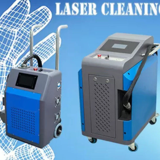 آلات التنظيف بالليزر 6000 مم 50W Maxphotonics 1.5mj / Pulse