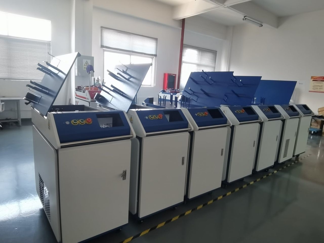 ماكس Raycus 120mm / s آلة لحام بالليزر المحمولة وتبريد المياه 1.5KW