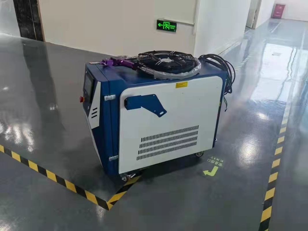Raycus 1000W ألياف الليزر آلة لحام 3 مم سمك تبريد المياه